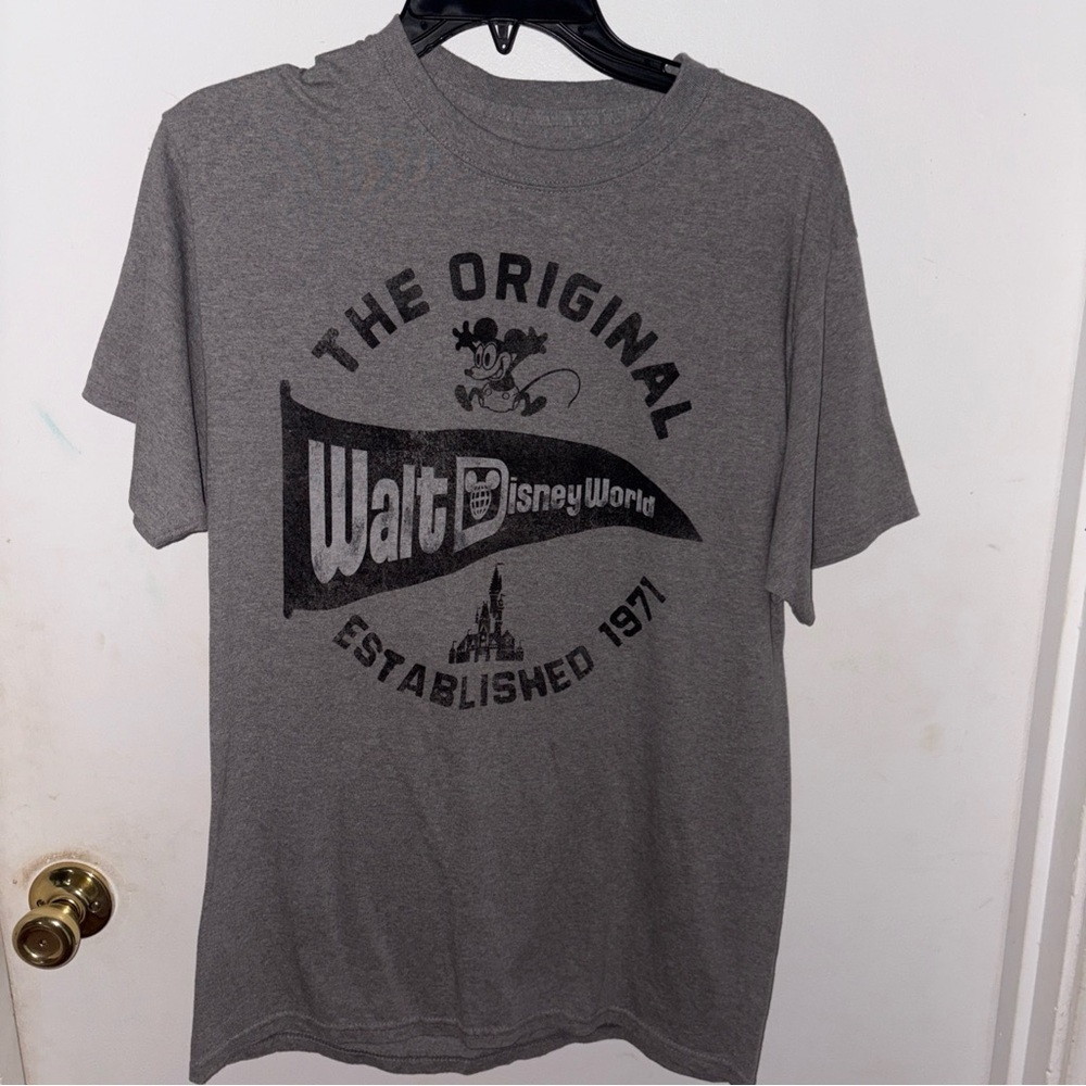Unisex adult Walt Disney tee shirt|short sleeve| nwot#disneygraphictee#summer26